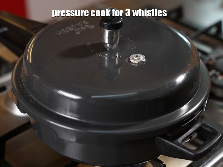 Step 16 – <p>૩ સીટી સુધી પ્રેશર કુક કરો.</p>