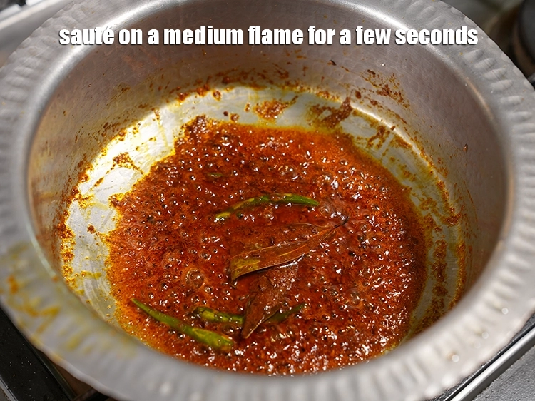 Step 26 – <p>મધ્યમ તાપ પર થોડી સેકન્ડ માટે સાંતળો.</p>