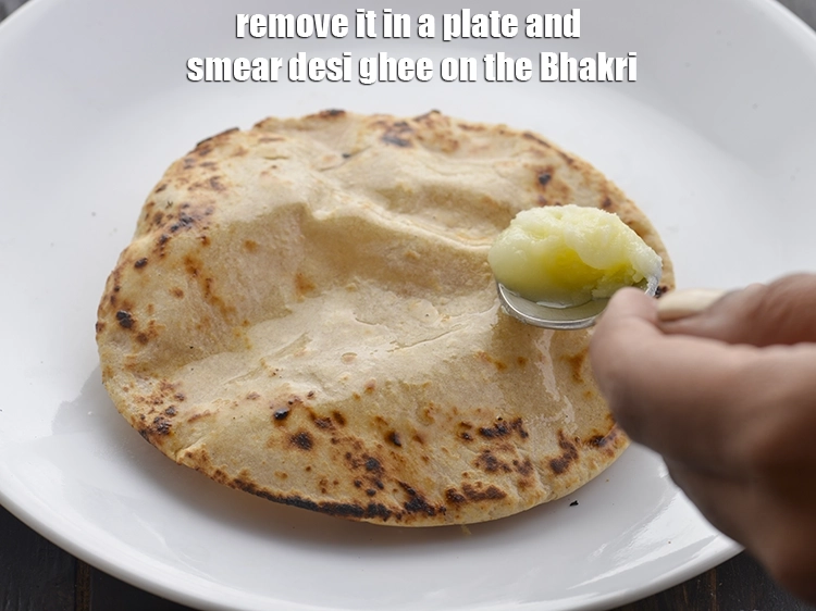 Step 17 – <p style="margin-left:0px;">તેને પ્લેટમાં કાઢી લો અને ચમચી વડે ભાખરીને ચૂંટી લો. <strong>આખા ઘઉંની ભાખરી, નરમ …