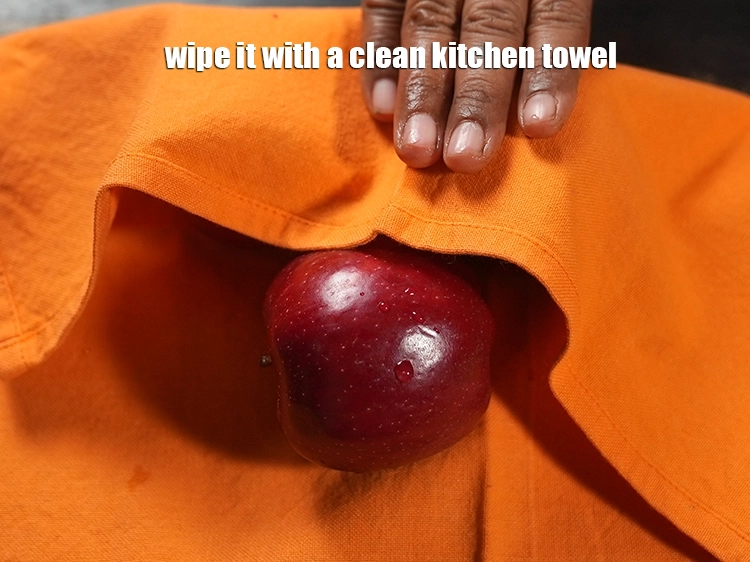 Step 3 – <p>તેને સ્વચ્છ રસોડાના ટુવાલથી સાફ કરો.</p>