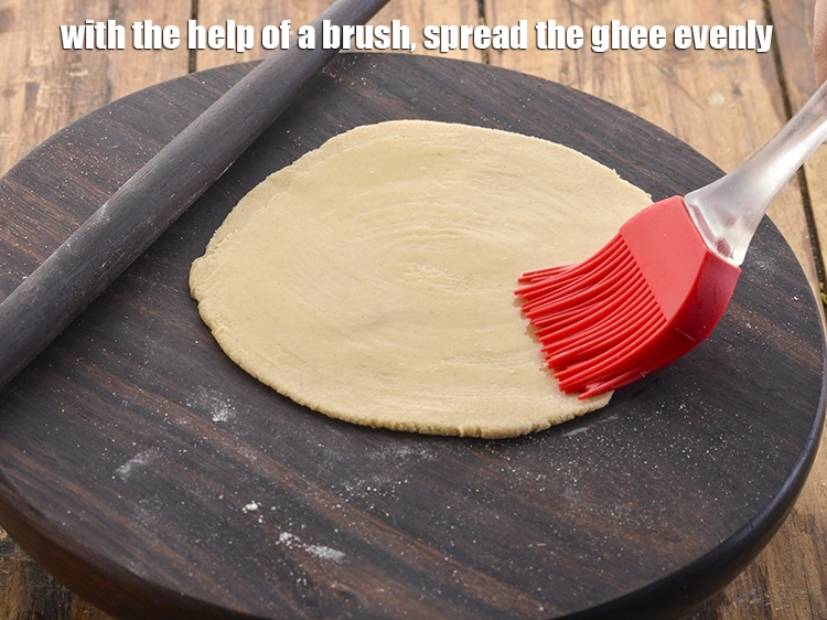 Step 13 – <p>બ્રશની મદદથી, ઘીને સમાનરૂપે ફેલાવો.</p>
