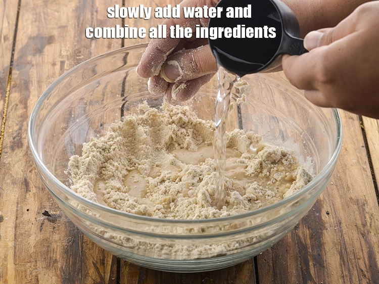 Step 5 – <p>ધીમે ધીમે પાણી ઉમેરો અને બધી સામગ્રી ભેળવો.</p>