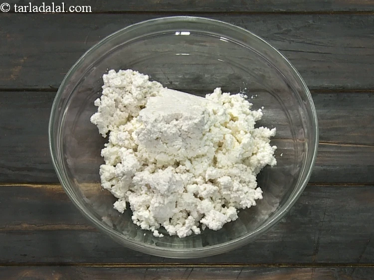 Step 5 – <p><strong>ગુલાબ બરફી રેસીપી | ઇન્સ્ટન્ટ ઇન્ડિયન ગુલાબ બરફી | ઇંડા વગરની ગુલાબ બરફી | 5 …