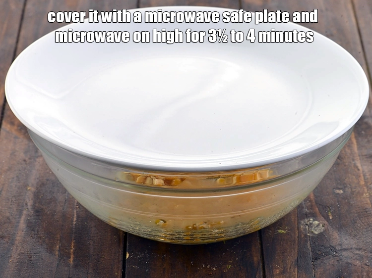 Step 6 – <p>તેને માઇક્રોવેવ સેફ પ્લેટથી ઢાંકી દો અને 3½ થી 4 મિનિટ માટે હાઇ આંચ પર …