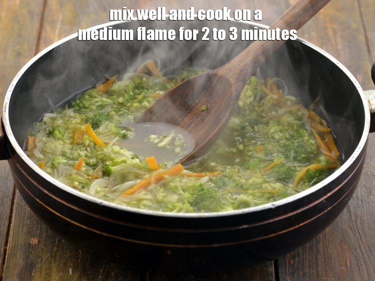 Step 13 – <p>સારી રીતે મિક્સ કરો અને મધ્યમ આંચ પર 2 થી 3 મિનિટ માટે રાંધો, ક્યારેક …