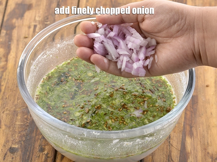 Step 25 – <p><span style="background-color:rgb(255,255,255);color:rgb(0,0,0);">1/4 કપ </span><a href="https://www.tarladalal.com/glossary-onions-pyaz-pyaaz-kanda-gujarati-548i#ing_3499"><u>બારીક સમારેલી ડુંગળી (finely chopped onions)</u></a> ઉમેરો. ડુંગળી <strong>રવા ઢોસા</strong>ના મોંનો …