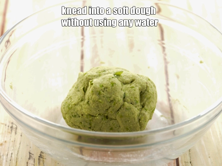 Step 17 – <p>પાણીનો ઉપયોગ કર્યા વિના<strong> નરમ કણક</strong> બનાવો.</p>
