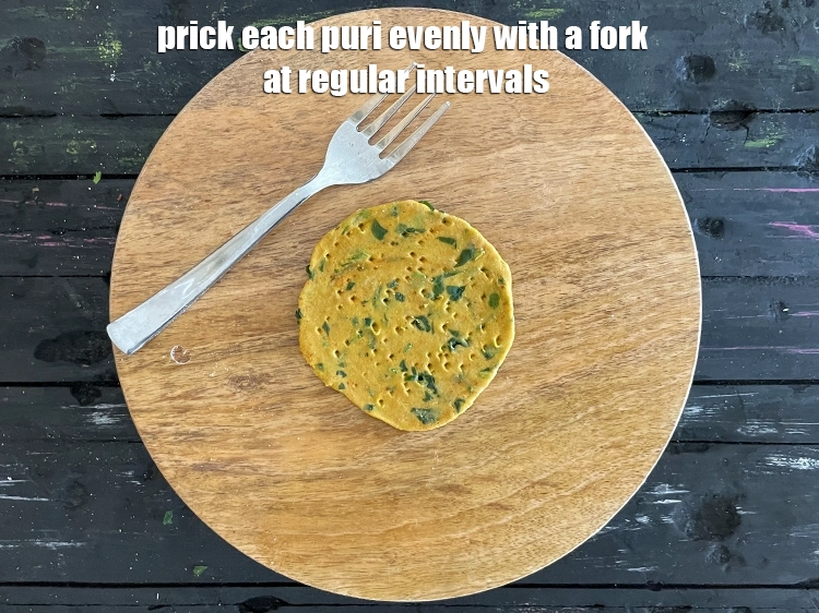 Step 23 – <p>નિયમિત અંતરાલ પર કાંટા વડે દરેક પૂરીને સમાનરૂપે કાણાં પાડો. કાણાં પાડવાથી પૂરી ફૂલશે નહીં …