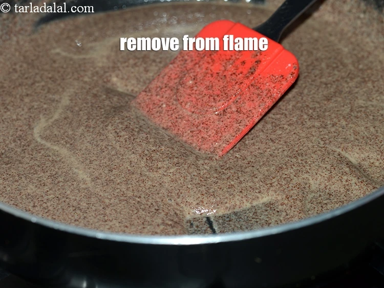 Step 5 – <p><strong>નાચણી લાડુ રેસીપી | રાગી લાડુ | ગર્ભાવસ્થા માટે સ્વસ્થ રેસીપી | રાગી લાડુ |</strong> …