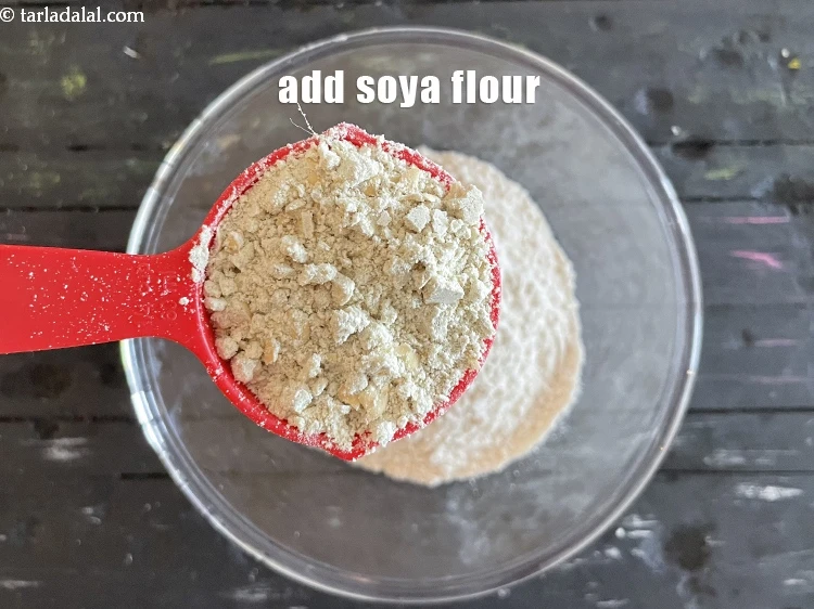 Step 2 – <p><span style="background-color:rgb(255,255,255);color:rgb(0,0,0);">1/4 કપ </span><a href="https://www.tarladalal.com/glossary-soy-flour-soya-flour-soya-atta-gujarati-617i"><u>સોયાનો લોટ (soy flour)</u></a> ઉમેરો. તેના બદલે તમે આખા ઘઉંનો લોટ …