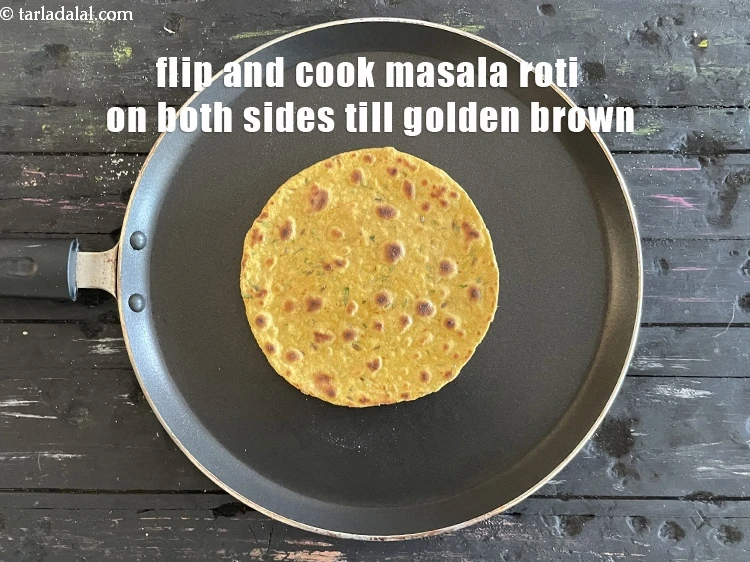 Step 23 – <p><strong>મસાલા રોટી</strong> બંને બાજુથી ગોલ્ડન બ્રાઉન રંગની થાય ત્યાં સુધી ઉલટાવો અને રાંધો.</p>