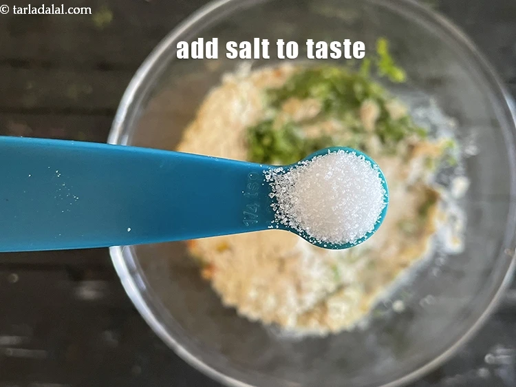 Step 9 – <p>સ્વાદ પ્રમાણે <a href="https://www.tarladalal.com/glossary-salt-namak-table-salt-gujarati-418i"><u>મીઠું (salt)</u></a> ઉમેરો. અમે ૧/૩ <span style="background-color:rgb(255,255,255);color:rgb(0,0,0);">ટીસ્પૂન </span>મીઠું ઉમેર્યું.</p>