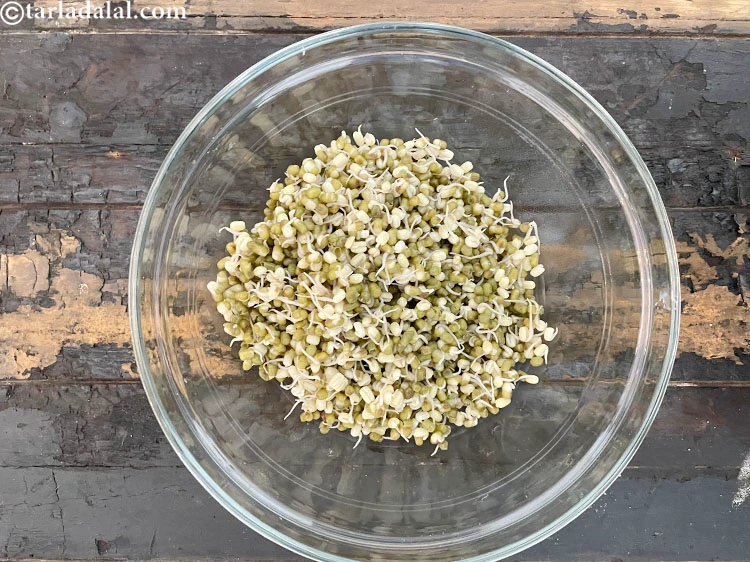 Step 23 – <p>તમે સ્પ્રાઉટ્સ રાંધીને તૈયાર રાખી શકો છો, પરંતુ પીરસતા પહેલા બધી સામગ્રી મિક્સ કરીને મિક્સ …