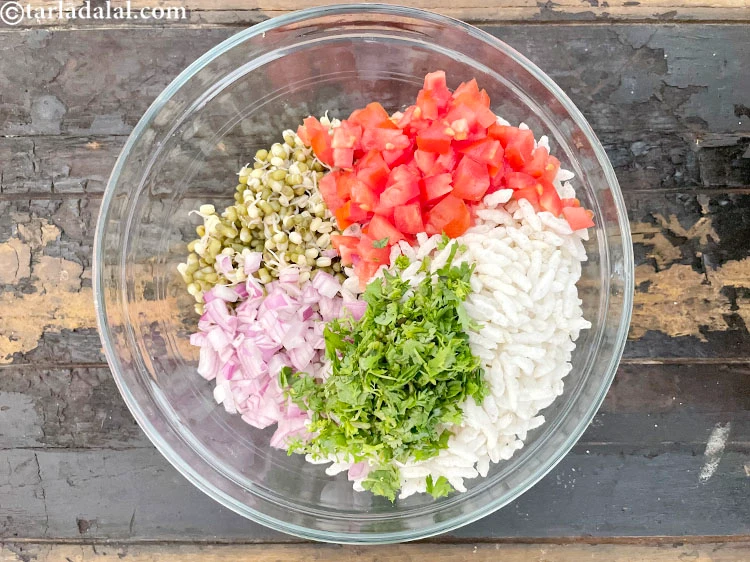 Step 15 – <p><span style="background-color:rgb(255,255,255);color:rgb(0,0,0);">2 ટીસ્પૂન </span><a href="https://www.tarladalal.com/glossary-coriander-dhania-kothmir-gujarati-369i#ing_3500"><u>બારીક સમારેલી કોથમીર (finely chopped coriander)</u></a> ઉમેરો. ધાણા એક તાજી વનસ્પતિ …