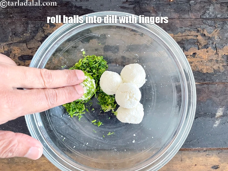 Step 7 – <p>તમારી આંગળીઓ વડે બોલ્સને સુવામાં ફેરવો.</p>