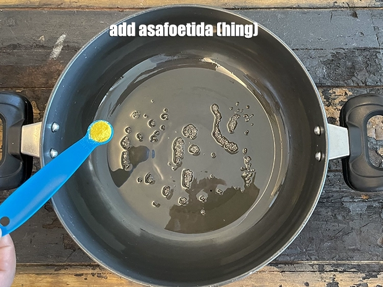 Step 4 – <p>૧/૪ ચમચી <a href="https://www.tarladalal.com/glossary-asafoetida-hing-gujarati-113i"><u>હીંગ (asafoetida, hing)</u></a> ઉમેરો.</p>