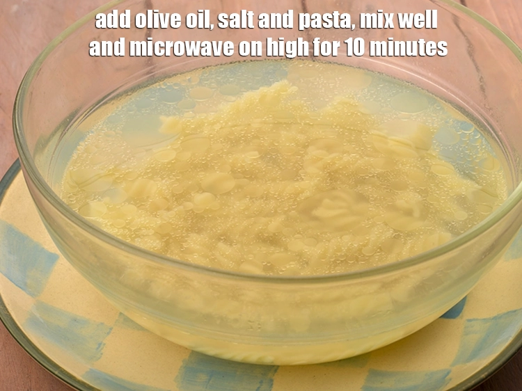 Step 2 – <p><a href="https://www.tarladalal.com/glossary-olive-oil-gujarati-451i"><u>જેતૂનનું તેલ (olive oil)</u></a> , સ્વાદ પ્રમાણે <a href="https://www.tarladalal.com/glossary-salt-namak-table-salt-gujarati-418i"><u>મીઠું (salt)&nbsp;</u></a> અને 1 કપ <a …