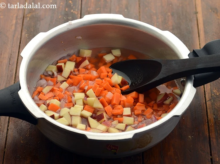 Step 13 – <p>લેડલ વડે તેને સારી રીતે મિક્સ કરો.</p>