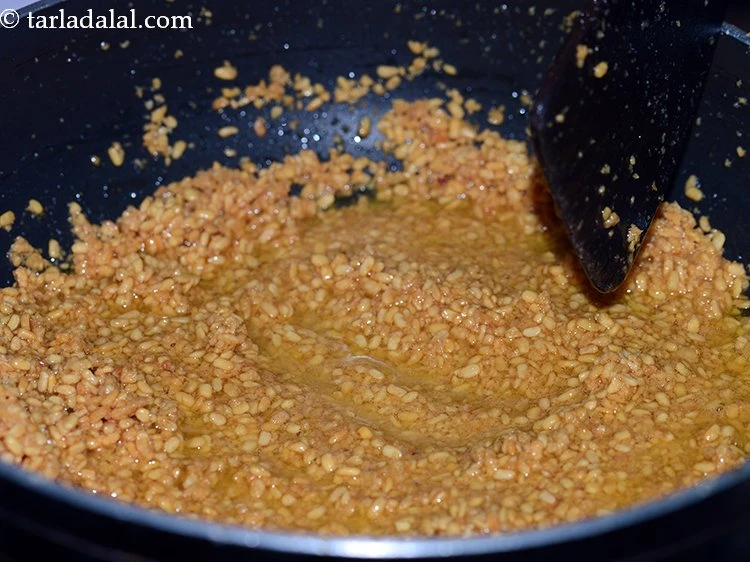 Step 12 – <p>ભૂકેલી મગની દાળને તોડી નાખો અને સુગંધિત અને ગોલ્ડન બ્રાઉન થાય ત્યાં સુધી તળો.</p>