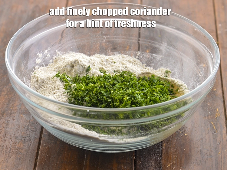 Step 10 – <p>તાજગીનો સ્પર્શ આપવા માટે <span style="background-color:rgb(255,255,255);color:rgb(0,0,0);">2 ટેબલસ્પૂન </span><a href="https://www.tarladalal.com/glossary-coriander-dhania-kothmir-gujarati-369i#ing_3500"><u>બારીક સમારેલી કોથમીર (finely chopped coriander)</u></a> ઉમેરો.</p>