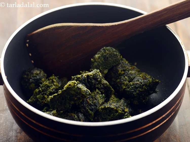 Step 28 – <p>કાપેલા મુઠિયા ઉમેરો.</p>