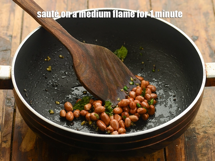 Step 12 – <p>મધ્યમ તાપ પર 1 મિનિટ માટે સાંતળો.</p>