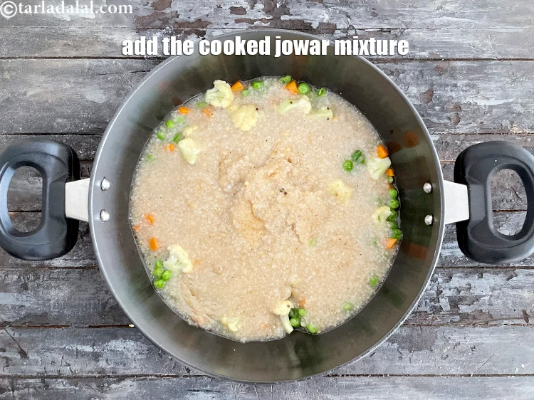 Step 29 – <p>રાંધેલા જુવારનું મિશ્રણ ઉમેરો.</p>