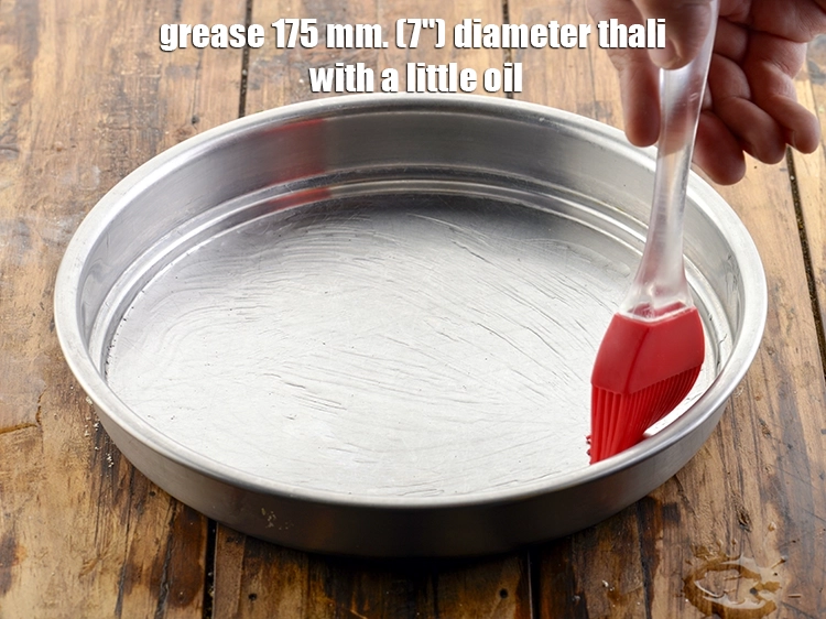 Step 9 – <p>ગ્રીસ ૧૭૫ મીમી. (૭") વ્યાસની થાળી થોડું તેલ સાથે.</p>