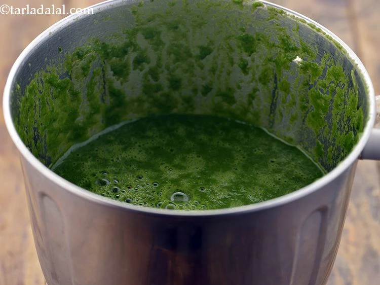 Step 20 – <p>બ્લેન્ડ કર્યા પછી, અમે પાલકના સૂપને સ્વસ્થ બનાવવા માટે તેને ગાળી લેતા નથી.</p>