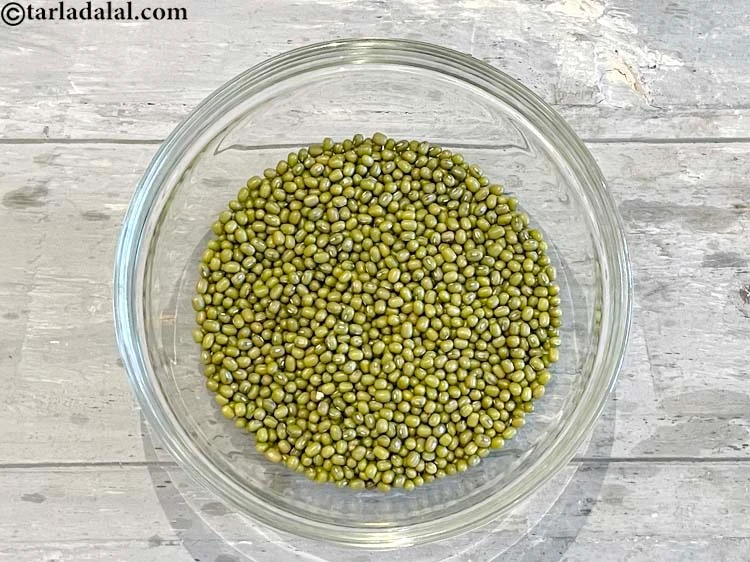 Step 1 – <p>મગ આવો દેખાય છે. મગ ફોલેટ (વિટામિન B9 અથવા ફોલિક એસિડ) થી ભરપૂર હોય છે …