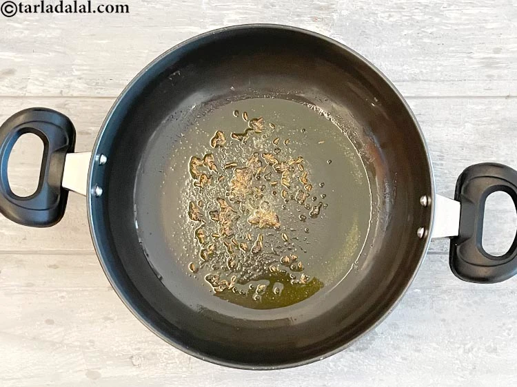 Step 12 – <p>મધ્યમ તાપ પર ૩૦ સેકન્ડ માટે સાંતળો.</p>