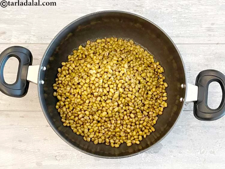 Step 13 – <p>રાંધેલા મગ ઉમેરો.</p>