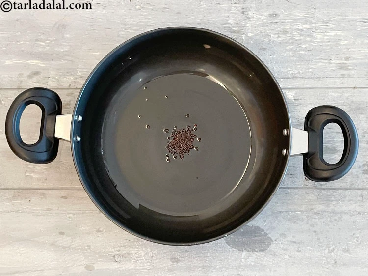 Step 9 – <p><span style="background-color:rgb(255,255,255);color:rgb(0,0,0);">1/4 ટીસ્પૂન </span><a href="https://www.tarladalal.com/glossary-mustard-seeds-sarson-rai-sarson-ke-beej-gujarati-525i"><u>રાઇ (mustard seeds ( rai / sarson)</u></a> ઉમેરો.</p>