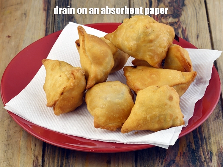 Step 21 – <p>તે પછી તેને સૂકા કરવા ટીશ્યુ પેપર પર કાઢી લો.</p>