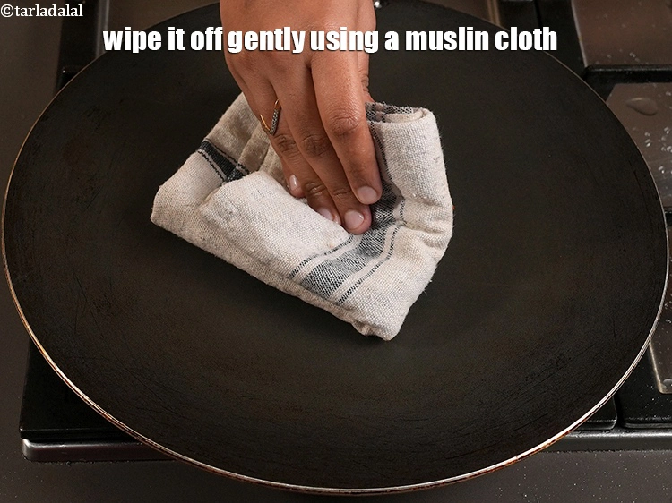 Step 25 – <p style="margin-left:0px;">કાપડ અથવા રસોડાના ટુવાલનો ઉપયોગ કરીને તેને હળવા હાથે સાફ કરો.</p>