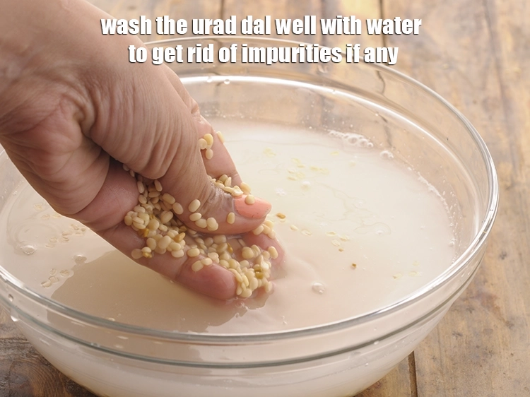Step 5 – <p>અડદની દાળમાં કોઈ અશુદ્ધિઓ હોય તો તેને પાણીથી સારી રીતે ધોઈ લો.</p>