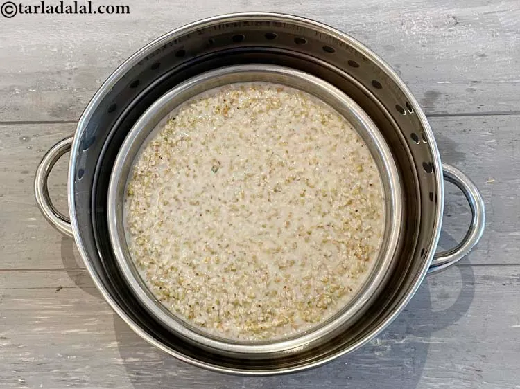 Step 20 – <p>ગરમ સ્ટીમરમાં થાળી મૂકો.</p>