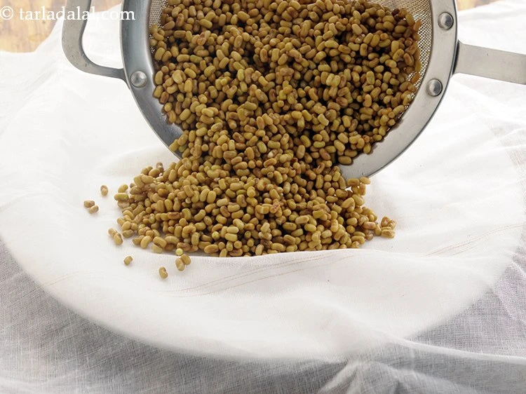 Step 9 – <p>હવે મઠ ફણગાવેલા માટે, સપાટ સપાટી પર મલમલ કાપડ મૂકો. અંકુરિત થવા માટે મલમલ કાપડ …