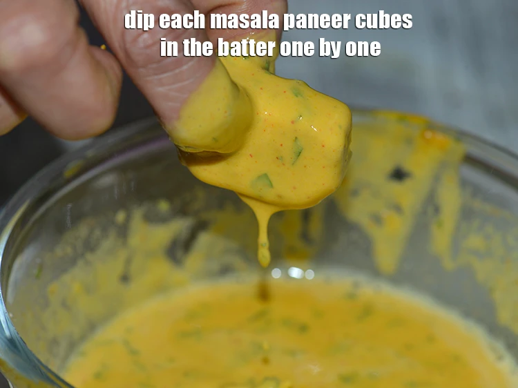 Step 25 – <p>એક પછી એક મસાલાવાળા પનીરના દરેક ટુકડાને ખીરામાં ડુબાડો.</p>