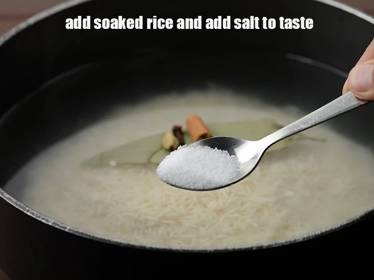 Step 5 – <p>પલાળેલા <strong>ચોખા ઉમેરો </strong>અને સ્વાદ પ્રમાણે <a href="https://www.tarladalal.com/glossary-salt-namak-table-salt-gujarati-418i"><u>મીઠું (salt)&nbsp;</u></a> ઉમેરો.</p>