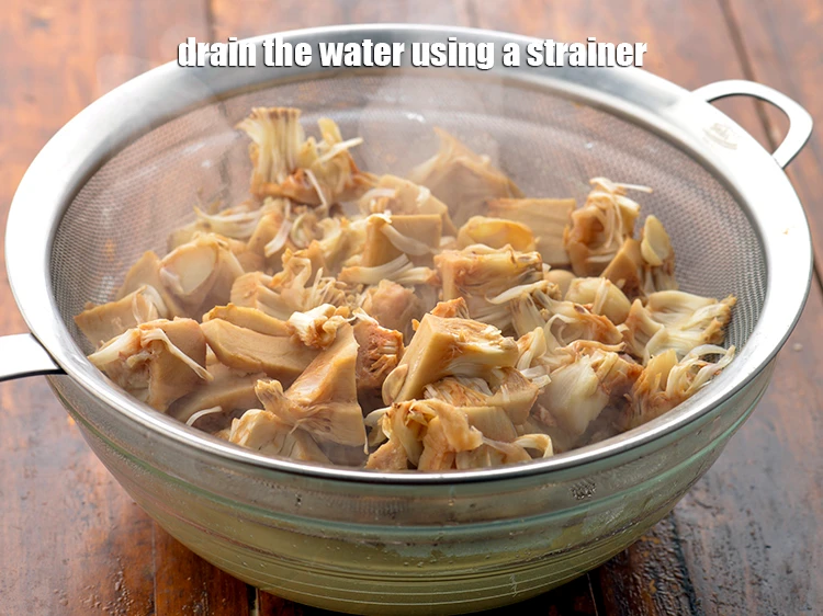 Step 4 – <p>ગાળણીનો ઉપયોગ કરીને ગાળી લો.</p>