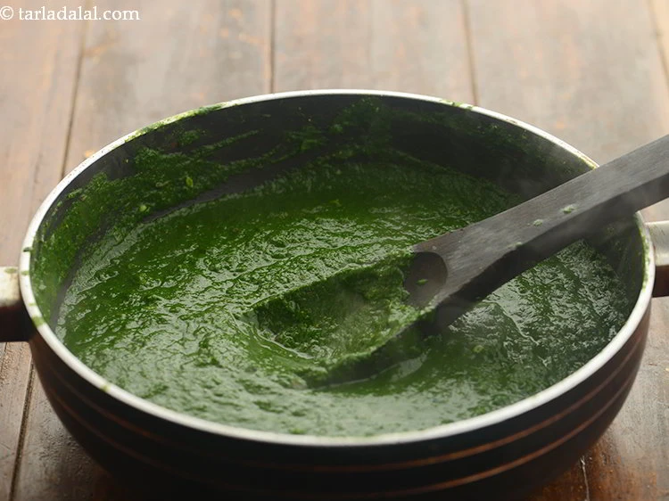 Step 28 – <p>સારી રીતે મિક્સ કરો અને ૨ થી ૩ મિનિટ સુધી રાંધો. <strong>સાગ</strong> હવે પીરસવા માટે …