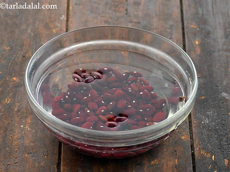 Step 2 – <p>રાજમાને બીજા બાઉલમાં પલાળી દો.</p>