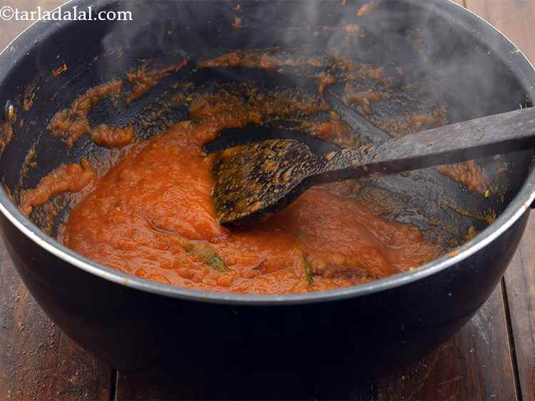Step 23 – <p>ટામેટાંનું મિશ્રણ તેલ છૂટું પડે અને મસાલા સારી રીતે ભળી જાય ત્યાં સુધી સાંતળો? આમાં …