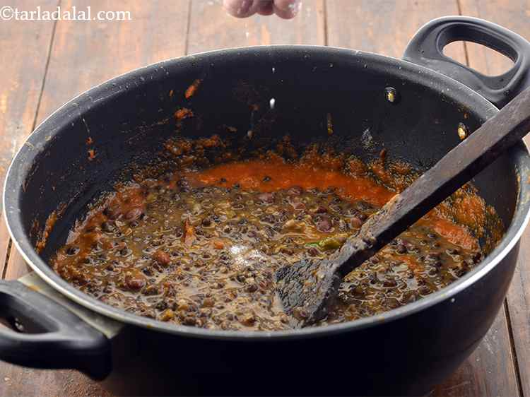 Step 25 – <p>અમે દાળ ઉકાળતી વખતે થોડું મીઠું ઉમેર્યું છે, હવે સ્વાદ મુજબ થોડું વધુ મીઠું ઉમેરો …