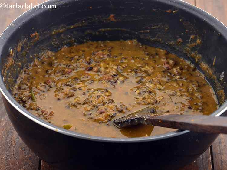 Step 26 – <p>જો દાળ મખાણી ખૂબ જાડી હોય, તો થોડું પાણી (લગભગ 2-3 ચમચી) ઉમેરો અને સારી …