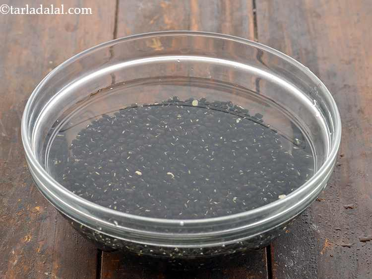 Step 1 – <p>આખા અડદને સાફ કરો, ધોઈ લો અને એક ઊંડા બાઉલમાં પલાળી દો.</p>