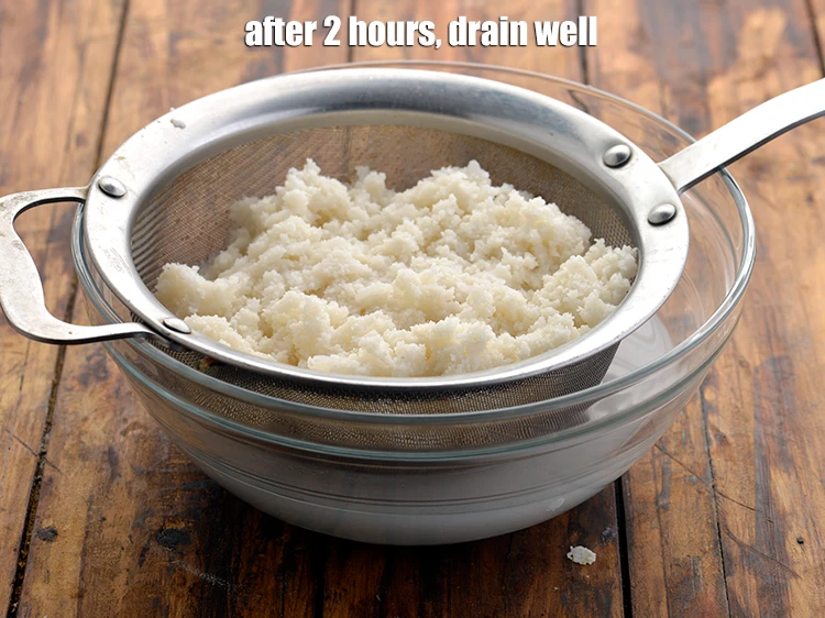 Step 6 – <p>2 કલાક પછી, સારી રીતે પાણી કાઢી લો. જેમ જેમ તે પાણી શોષી લેશે અને …