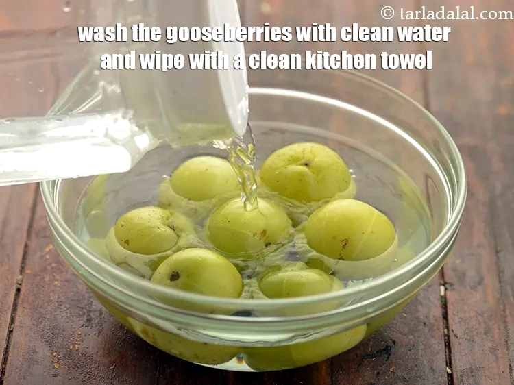 Step 10 – <p>ગૂસબેરીને સ્વચ્છ પાણીથી ધોઈ લો અને સ્વચ્છ રસોડાના ટુવાલથી સાફ કરો. Wash the gooseberries with …