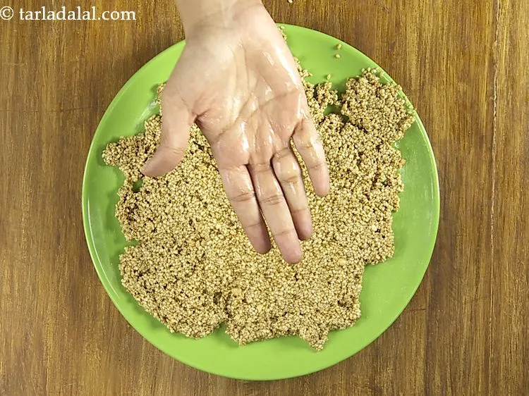 Step 12 – <p>તમારા હથેળીઓને થોડું પાણી અથવા ઘીથી ભીના કરો.</p>